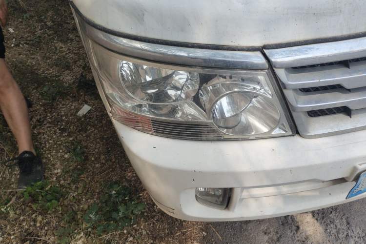 Used Jinbei Hiace 2014 2.0L Fifth-Generation Xiangyun Comfort Type 1 4G20C Right Front Headlight