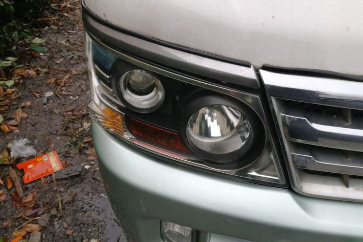 Used Jinbei Hiace 2014 2.0L 5th Generation Power King Deluxe Version V19 Right Front Headlight