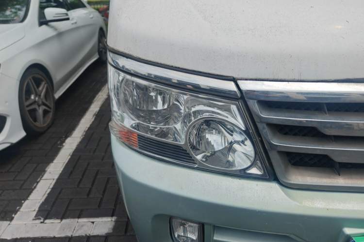 Used Jinbei Hiace 2014 2.0L Fifth-Generation Xiangyun Comfort Type 1 4G20C Right Front Headlight