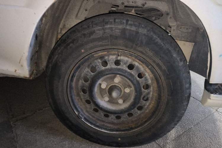 Used Jinbei Hiace 2014 2.0L 5th Generation Kuaiyunwang Business Version 4G19 Right Front Wheel Hub