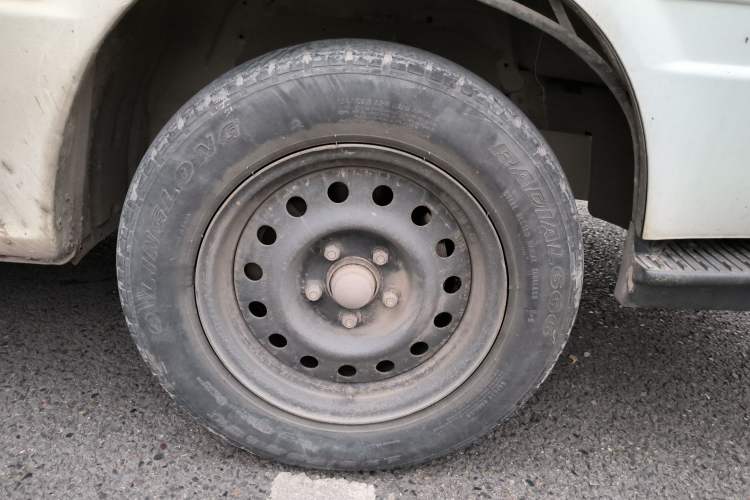 Used Jinbei Hiace 2014 2.0L Fifth-Generation Xiangyun Comfort Type 1 4G20C Right Front Wheel Hub