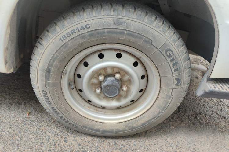 Used Jinbei Hiace 2014 2.0L 5th Generation Kuaiyunwang Business Version 4G19 Right Front Wheel Hub