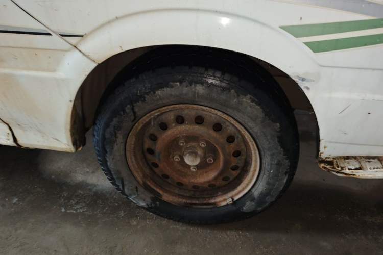 Used Jinbei Hiace 2014 2.0L Fifth-Generation Xiangyun Comfort Type 1 4G20C Right Front Wheel Hub