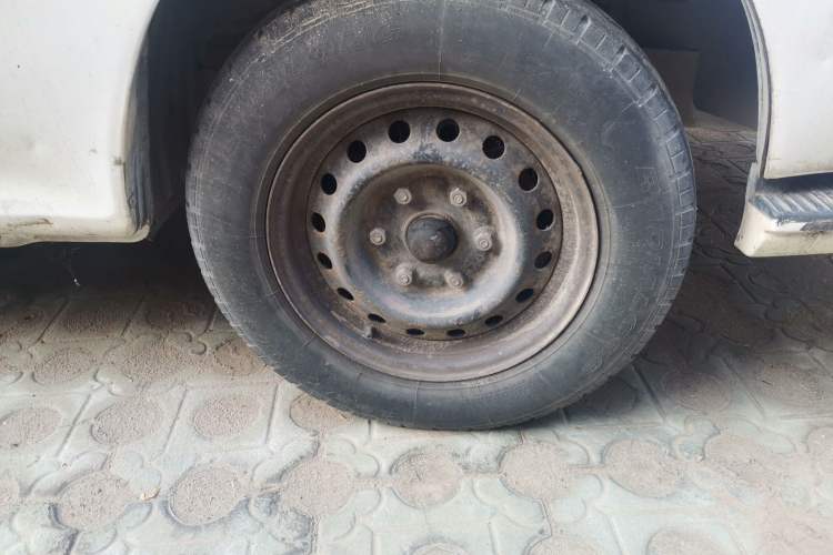 Used Jinbei Hiace 2014 2.0L 5th Generation Kuaiyunwang Business Version 4G21B Right Front Wheel Hub