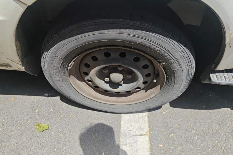 Used Jinbei Hiace 2014 2.0L 5th Generation Kuaiyunwang Business Version 4G19 Right Front Wheel Hub