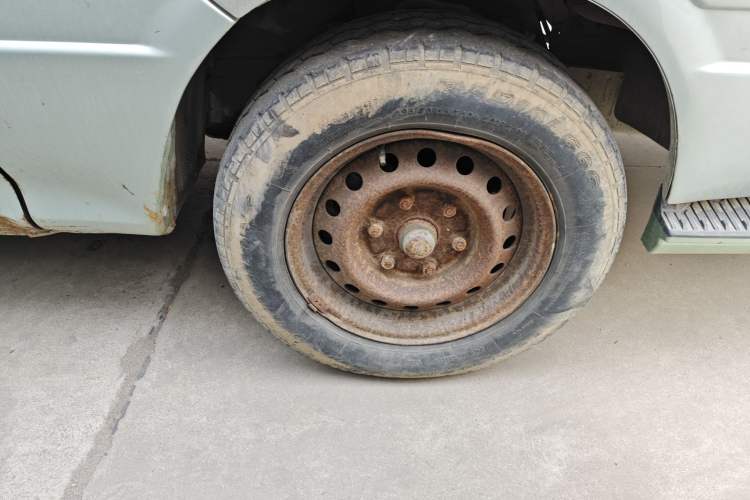 Used Jinbei Hiace 2014 2.0L Fifth-Generation Xiangyun Comfort Type 1 4G20C Right Front Wheel Hub