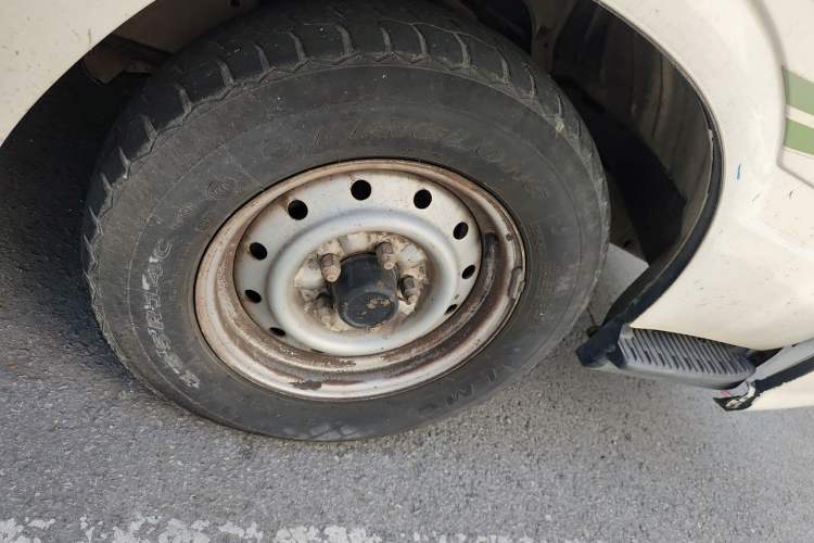 Used Jinbei Hiace 2014 2.0L 5th Generation Kuaiyunwang Business Version 4G19 Right Front Wheel Hub