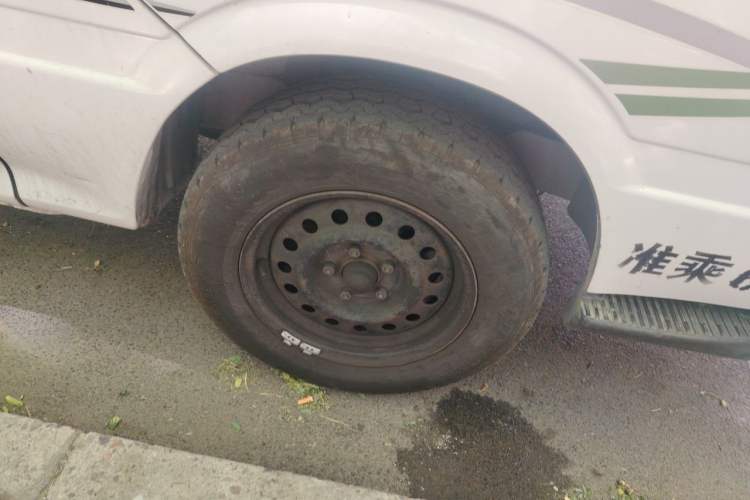Used Jinbei Hiace 2014 2.0L Fifth-Generation Xiangyun Comfort Type 1 4G20C Right Front Wheel Hub