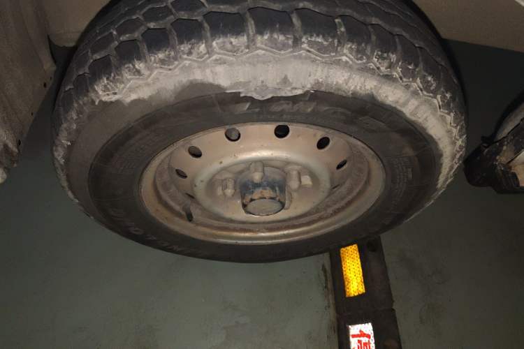 Used Jinbei Hiace 2014 2.0L 5th-Gen Power King Comfort Version V19 Right Front Wheel Hub