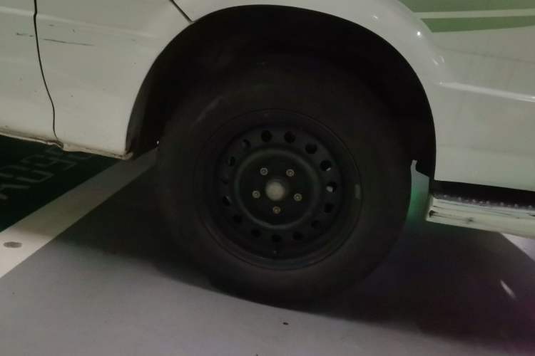 Used Jinbei Hiace 2014 2.0L 5th Generation Kuaiyunwang Business Version 4G19 Right Front Wheel Hub