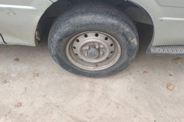 Used Jinbei Hiace 2014 2.0L 5th-Gen Power King Comfort Version V19 Right Front Wheel Hub