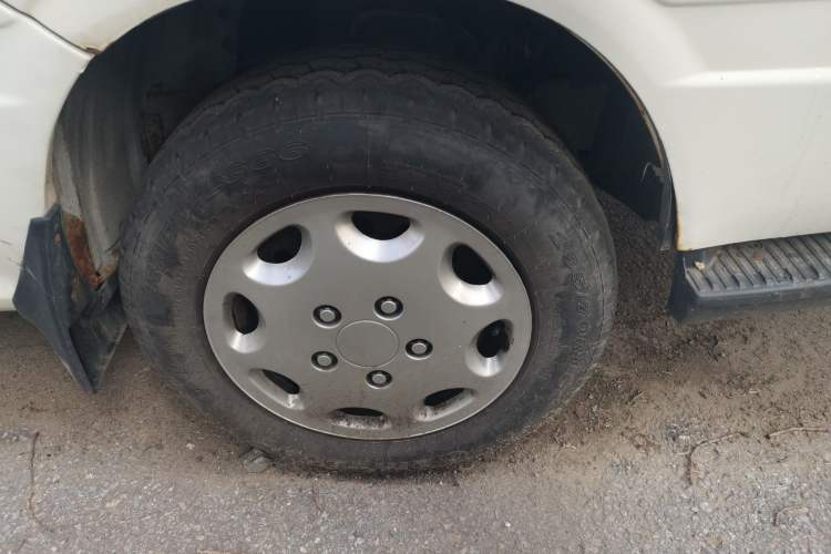 Used Jinbei Hiace 2014 2.0L 5th Generation Kuaiyunwang Business Version 4G19 Right Front Wheel Hub