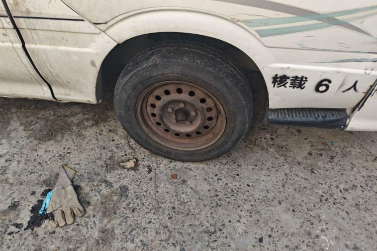 Used Jinbei Hiace 2014 2.0L Fifth-Generation Xiangyun Comfort Type 1 4G20C Right Front Wheel Hub
