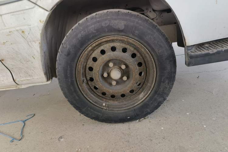 Used Jinbei Hiace 2014 2.0L 5th Generation Kuaiyunwang Business Version 4G19 Right Front Wheel Hub