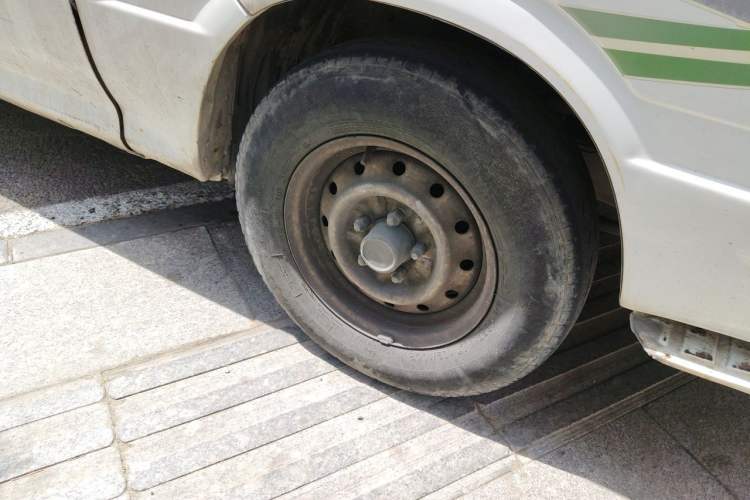 Used Jinbei Hiace 2014 2.0L Fifth-Generation Power King Classic V19 Right Front Wheel Hub