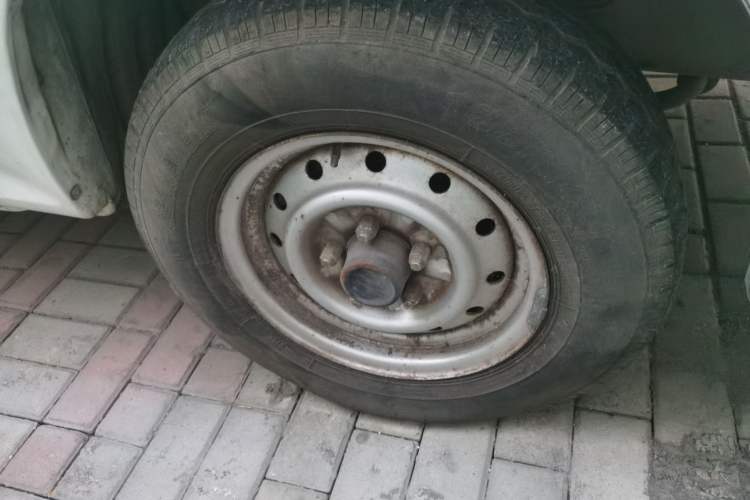 Used Jinbei Hiace 2014 2.0L 5th Generation Kuaiyunwang Business Version 4G19 Right Front Wheel Hub