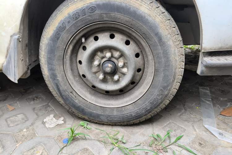 Used Jinbei Hiace 2014 2.0L Fifth-Generation Xiangyun Comfort Type 1 4G21C Right Front Wheel Hub