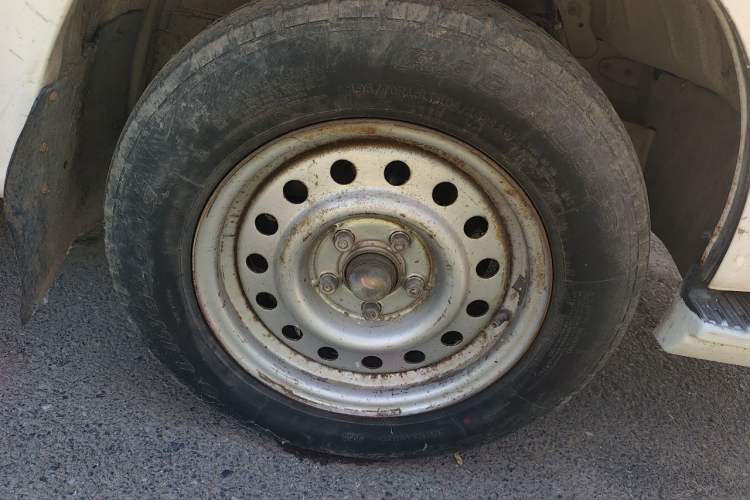 Used Jinbei Hiace 2014 2.0L 5th Generation Kuaiyunwang Business Version 4G19 Right Front Wheel Hub