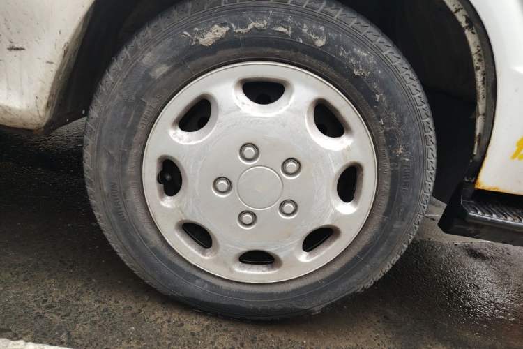 Used Jinbei Hiace 2014 2.0L 5th Generation Kuaiyunwang Business Version 4G19 Right Front Wheel Hub