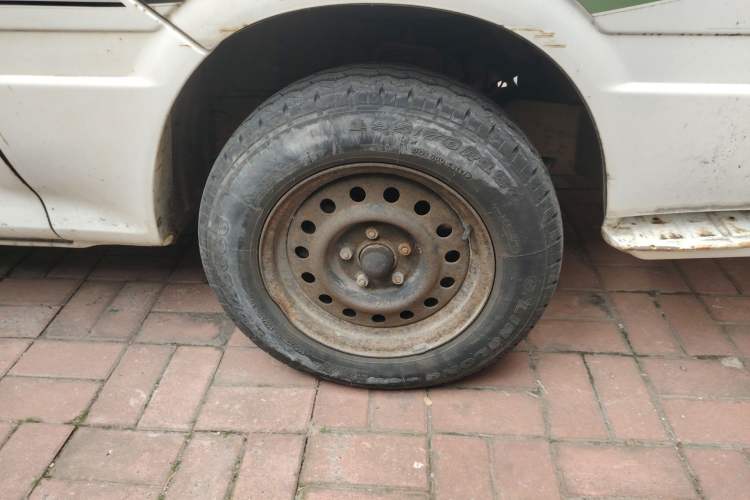 Used Jinbei Hiace 2014 2.0L Fifth-Generation Xiangyun Comfort Type 1 4G20C Right Front Wheel Hub