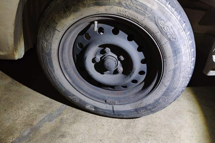 Used Jinbei Hiace 2014 2.0L Fifth-Generation Xiangyun Comfort Type 1 4G20C Right Front Wheel Hub