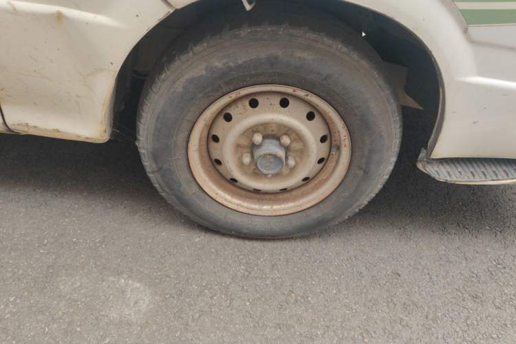 Used Jinbei Hiace 2014 2.0L 5th Generation Kuaiyunwang Business Version 4G19 Right Front Wheel Hub