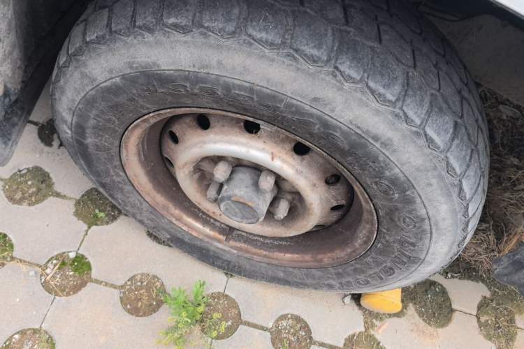 Used Jinbei Hiace  Right Front Wheel Hub
