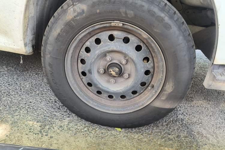 Used Jinbei Hiace 2014 2.0L Fifth-Generation Xiangyun Comfort Type 1 4G21C Right Front Wheel Hub