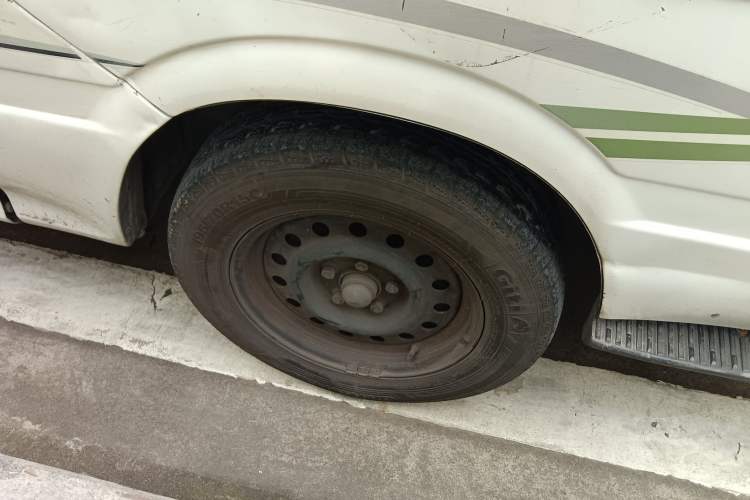 Used Jinbei Hiace 2014 2.0L Fifth-Generation Xiangyun Comfort Type 1 4G20C Right Front Wheel Hub