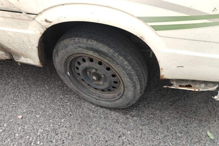 Used Jinbei Hiace 2014 2.0L Fifth-Generation Xiangyun Comfort Type 1 4G21C Right Front Wheel Hub