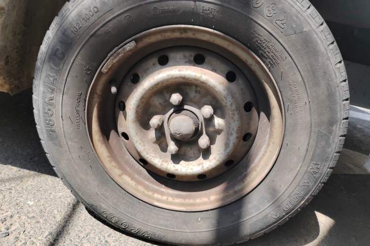 Used Jinbei Hiace 2014 2.0L Fifth-Generation Xiangyun Comfort Type 1 4G20C Right Front Wheel Hub