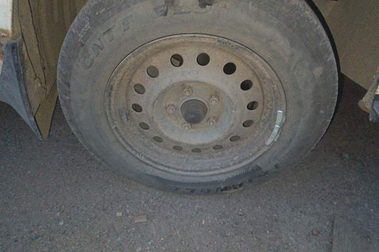 Used Jinbei Hiace 2014 2.0L 5th Generation Kuaiyunwang Business Version 4G19 Right Front Wheel Hub