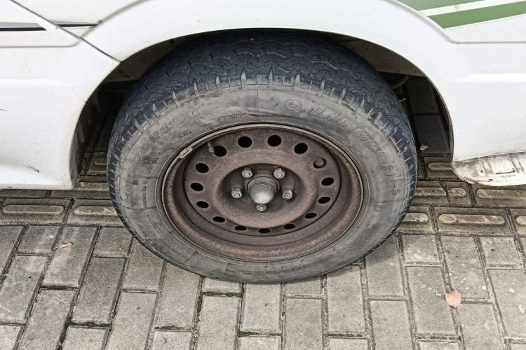 Used Jinbei Hiace 2014 2.0L Fifth-Generation Xiangyun Comfort Type 1 4G20C Right Front Wheel Hub
