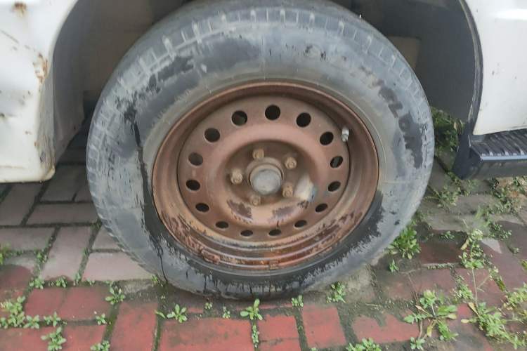 Used Jinbei Hiace 2014 2.0L 5th Generation Kuaiyunwang Business Version 4G19 Right Front Wheel Hub