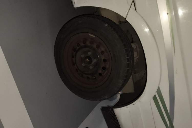 Used Jinbei Hiace 2014 2.0L 5th Generation Kuaiyunwang Business Version 4G19 Right Front Wheel Hub