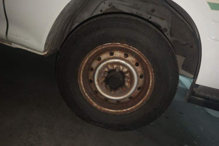 Used Jinbei Hiace 2014 2.0L 5th Generation Kuaiyunwang Business Version 4G19 Right Front Wheel Hub