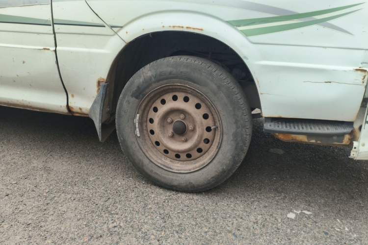 Used Jinbei Hiace 2014 2.0L 5th Generation Kuaiyunwang Business Version 4G19 Right Front Wheel Hub