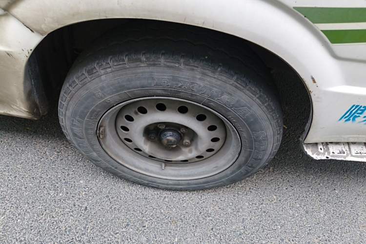 Used Jinbei Hiace 2014 2.0L 5th Generation Kuaiyunwang Business Version 4G19 Right Front Wheel Hub