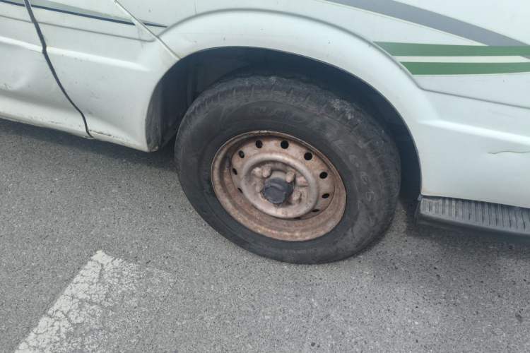 Used Jinbei Hiace 2014 2.0L Fifth-Generation Xiangyun Comfort Type 1 4G20C Right Front Wheel Hub