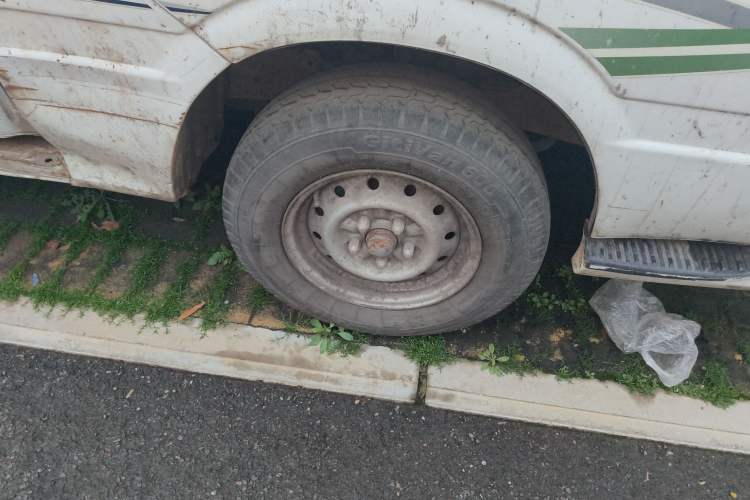 Used Jinbei Hiace 2014 2.0L 5th Generation Kuaiyunwang Business Version 4G20B Right Front Wheel Hub