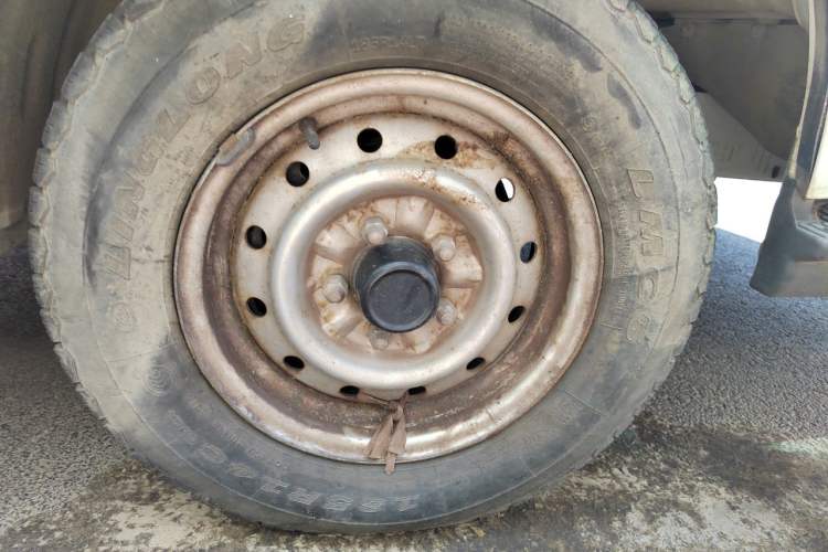 Used Jinbei Hiace 2014 2.0L 5th Generation Kuaiyunwang Business Version 4G19 Right Front Wheel Hub
