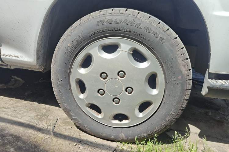 Used Jinbei Hiace 2014 2.0L Fifth-Generation Xiangyun Comfort Type 1 4G20C Right Front Wheel Hub