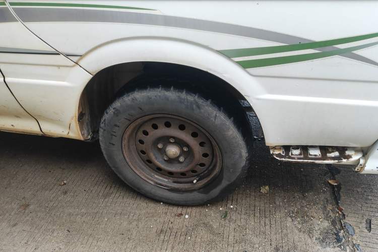 Used Jinbei Hiace 2014 2.0L 5th Generation Kuaiyunwang Business Version 4G19 Right Front Wheel Hub