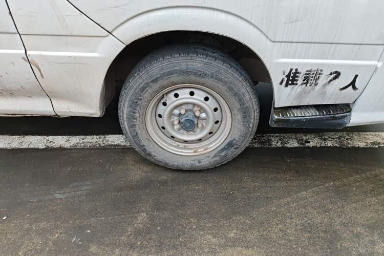 Used Jinbei Hiace 2014 2.0L Fifth-Generation Xiangyun Comfort Type 1 4G21C Right Front Wheel Hub