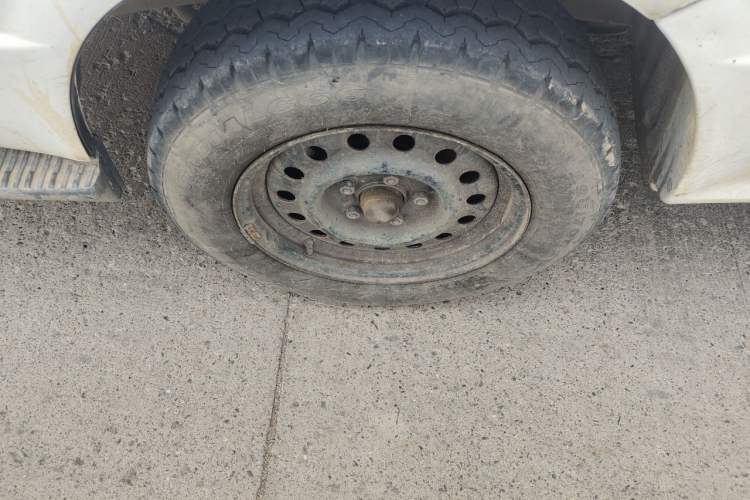 Used Jinbei Hiace 2014 2.0L Fifth-Generation Xiangyun Comfort Type 1 4G20C Right Front Wheel Hub
