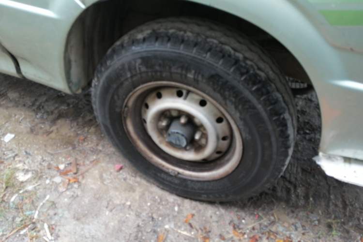 Used Jinbei Hiace 2014 2.0L 5th Generation Power King Deluxe Version V19 Right Front Wheel Hub