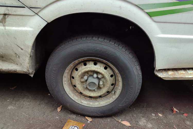 Used Jinbei Hiace 2014 2.0L 5th Generation Kuaiyunwang Business Version 4G20B Right Front Wheel Hub