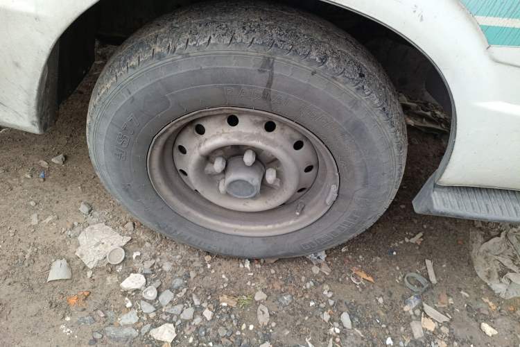 Used Jinbei Hiace 2014 2.0L 5th Generation Kuaiyunwang Business Version 4G19 Right Front Wheel Hub