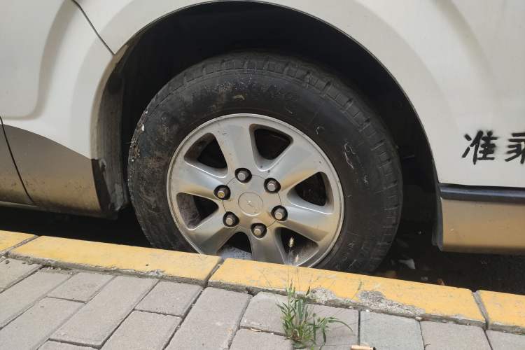 Used Jinbei Hiace 2014 2.2L Luxury Version V22 Right Front Wheel Hub