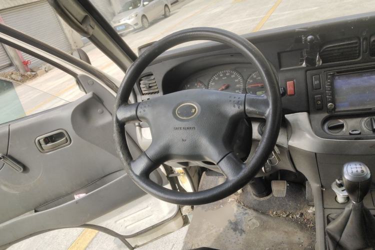 Used Jinbei Hiace 2014 2.0L 5th Generation Kuaiyunwang Business Version 4G19 Steering Wheel
